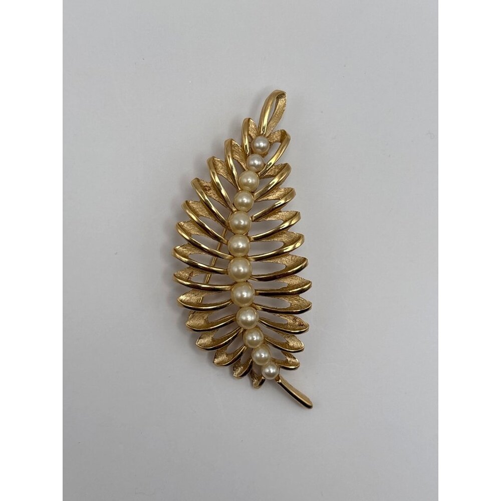 Vintage Crown Trifari Gold Tone Leaf Faux Pearls Brooch Pin Signed